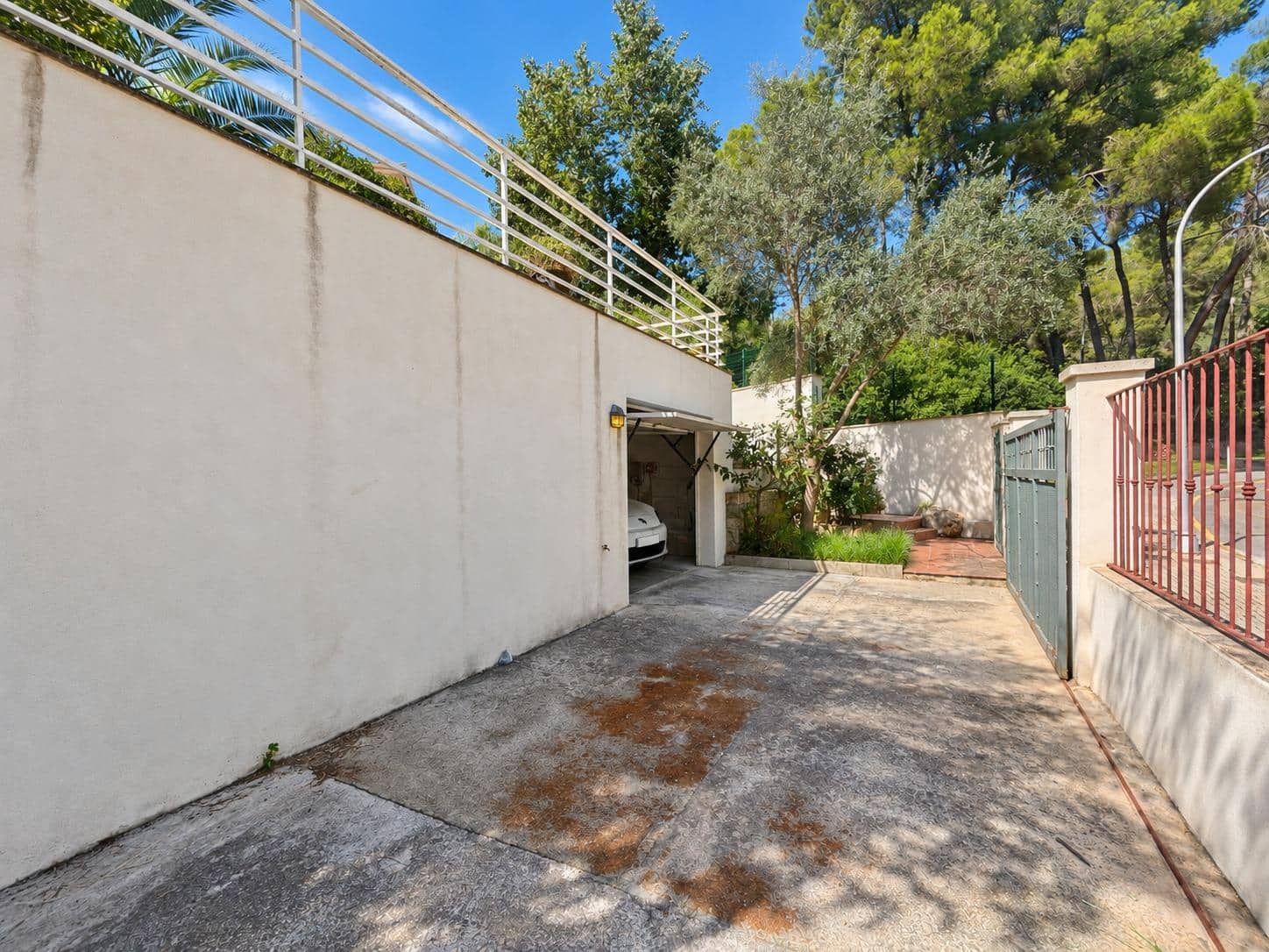 5 bedroom Villa for sale in Calvia with garage - € 1,550,000 (Ref: 10115880)