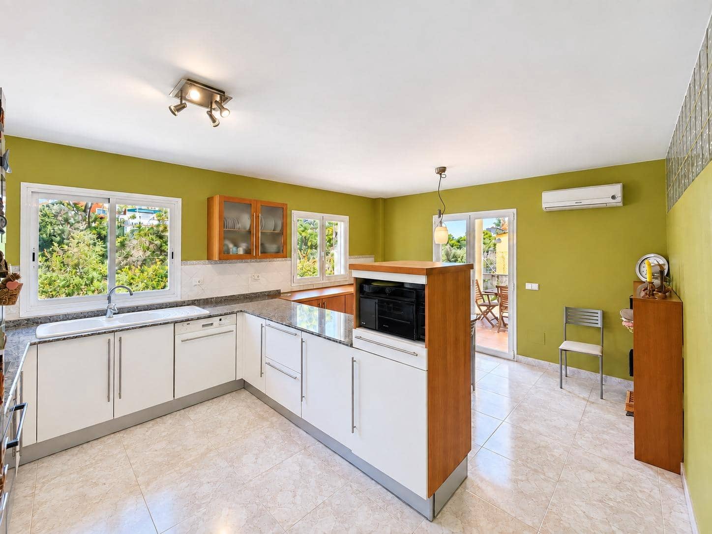 5 bedroom Villa for sale in Calvia with garage - € 1,550,000 (Ref: 10115880)