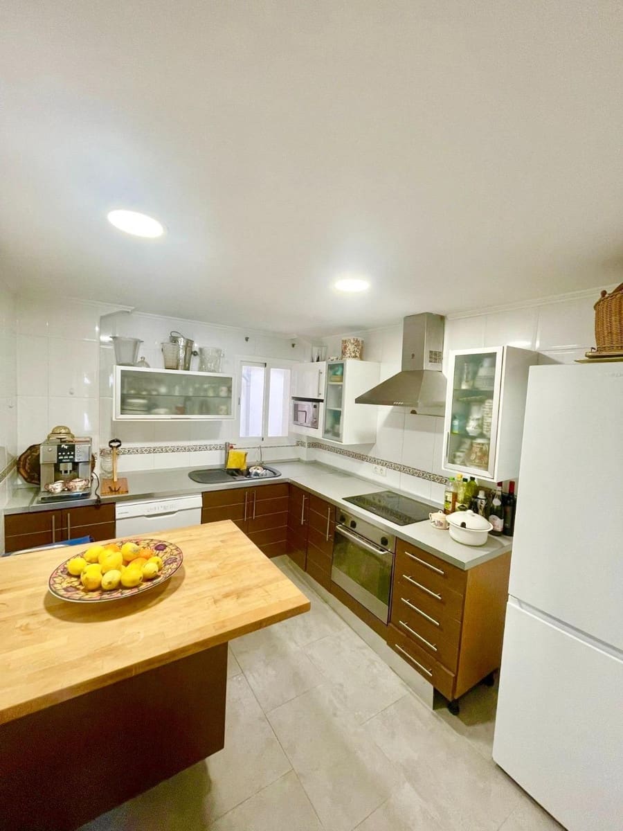 3 bedroom Flat for sale in Palma de Mallorca with garage - € 540,000 (Ref: 10132029)