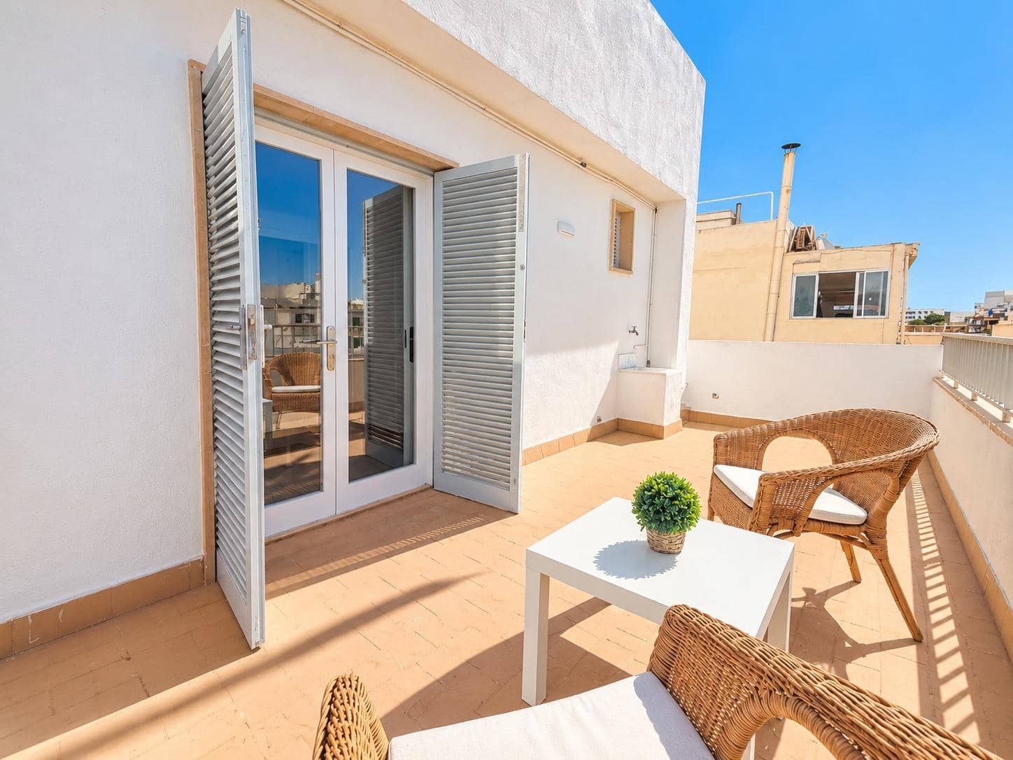 Ático de 4 habitaciones en Palma de Mallorca en alquiler - 2.300 € (Ref: 7061463)