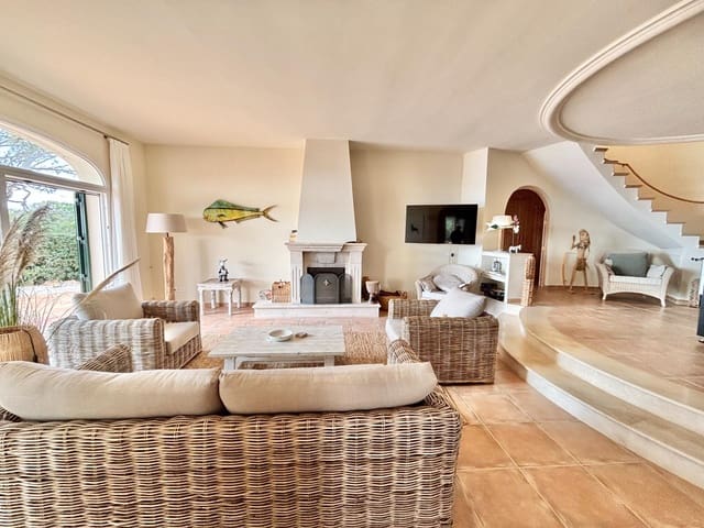 3 soverom Villa til salgs i Cala Pi, Llucmajor med svømmebasseng garasje - € 4 100 000 (Ref: 7303380)