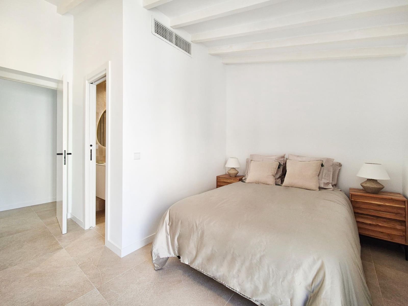 Chalet de 3 habitaciones en Coll d'en Rabassa en venta con piscina garaje - 1.399.000 € (Ref: 8897225)