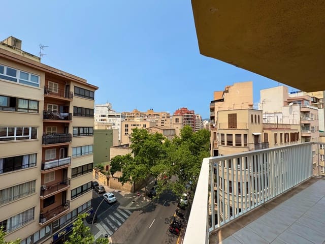 4 bedroom Flat for sale in Santa Catalina, Palma de Mallorca - € 459,000 (Ref: 9042167)