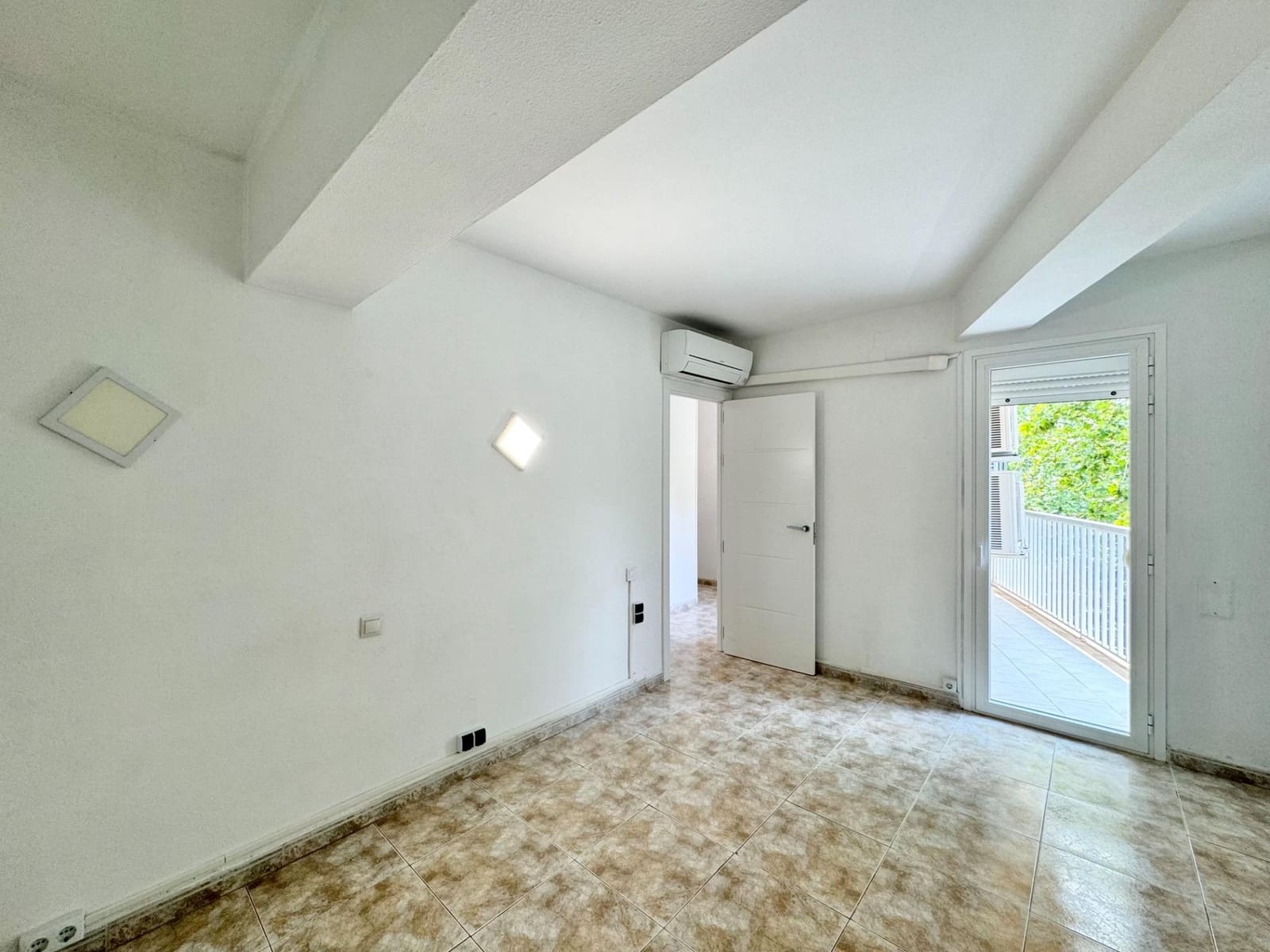 4 bedroom Flat for sale in Palma de Mallorca - € 459,000 (Ref: 9042167)