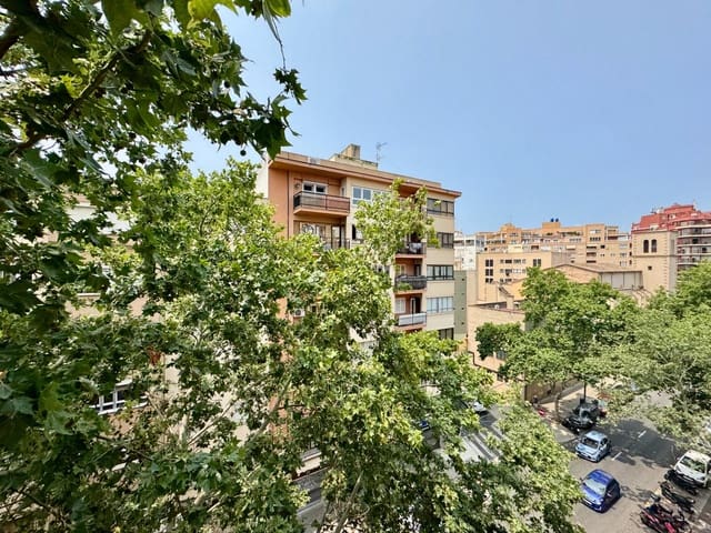 4 bedroom Flat for sale in Santa Catalina, Palma de Mallorca - € 459,000 (Ref: 9042167)