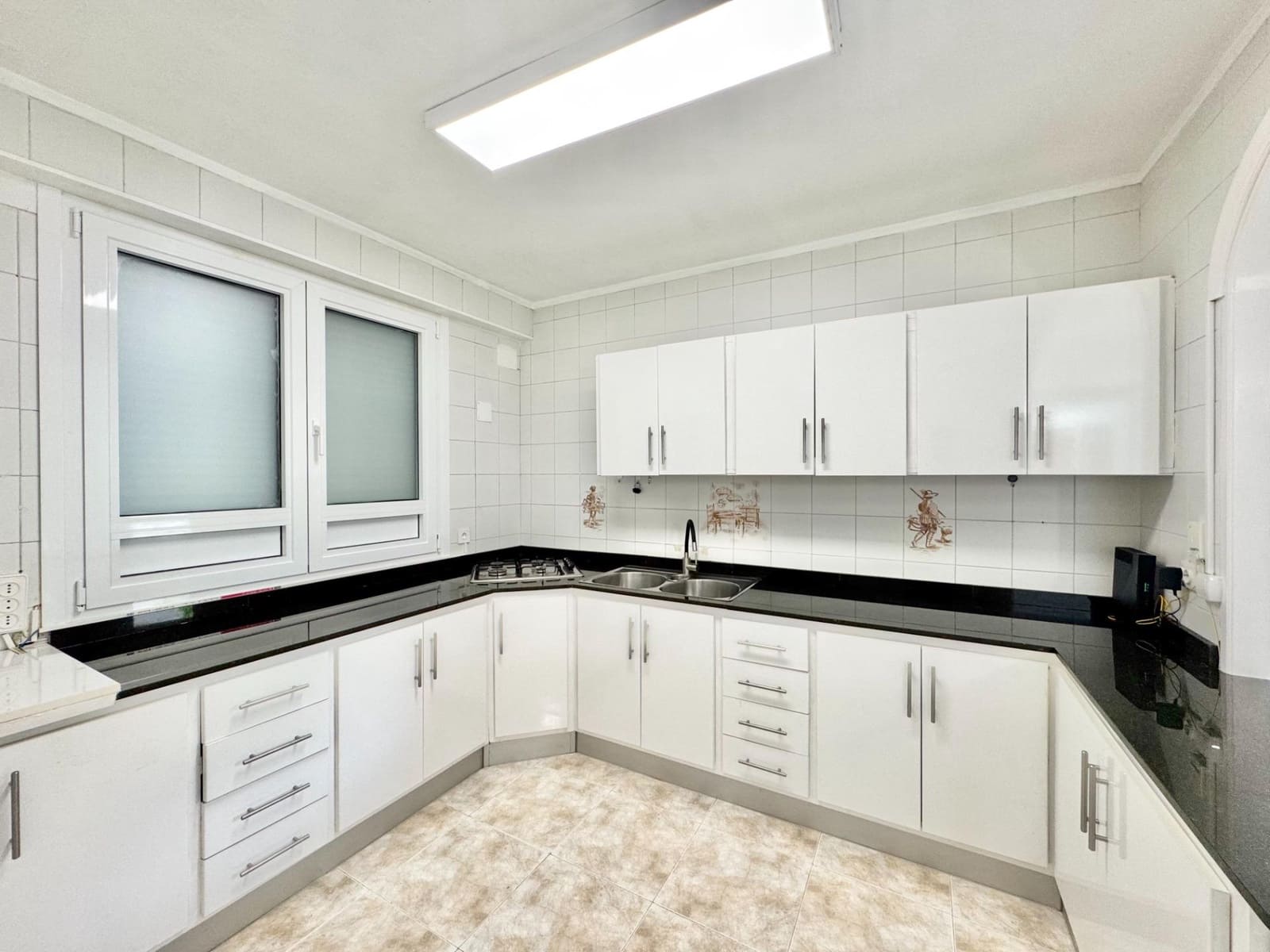 4 bedroom Flat for sale in Palma de Mallorca - € 459,000 (Ref: 9042167)