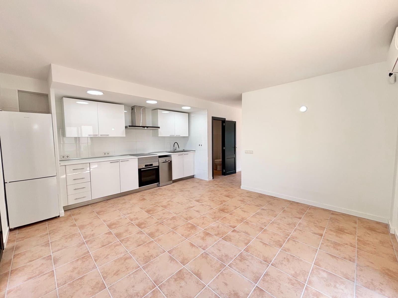 2 bedroom Semi-detached Villa for sale in Llucmajor - € 460,000 (Ref: 9165708)