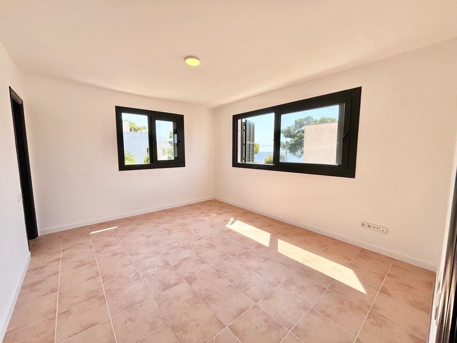 2 bedroom Semi-detached Villa for sale in Llucmajor - € 460,000 (Ref: 9165708)