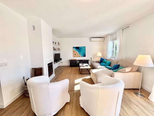 Chalet de 4 habitaciones en Cala Pi, Llucmajor en venta con piscina garaje - 1.350.000 € (Ref: 9243362)