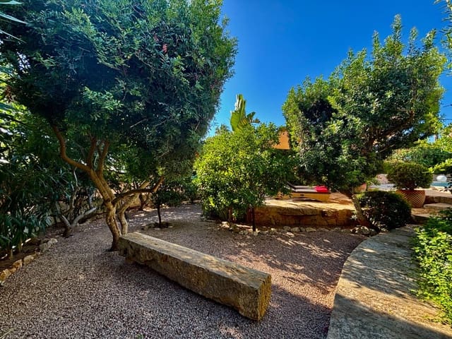 Chalet de 4 habitaciones en Cala Pi, Llucmajor en venta con piscina garaje - 1.350.000 € (Ref: 9243362)
