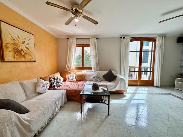 3 slaapkamer Rijtjeshuis te koop in Campos met garage - € 395.000 (Ref: 9296849)