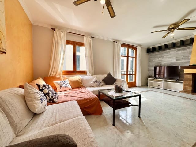 3 slaapkamer Rijtjeshuis te koop in Campos met garage - € 395.000 (Ref: 9296849)