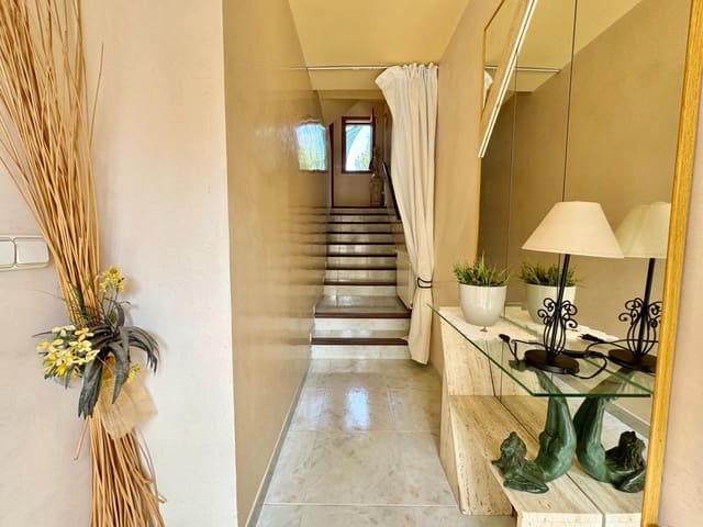 3 slaapkamer Rijtjeshuis te koop in Campos met garage - € 395.000 (Ref: 9296849)