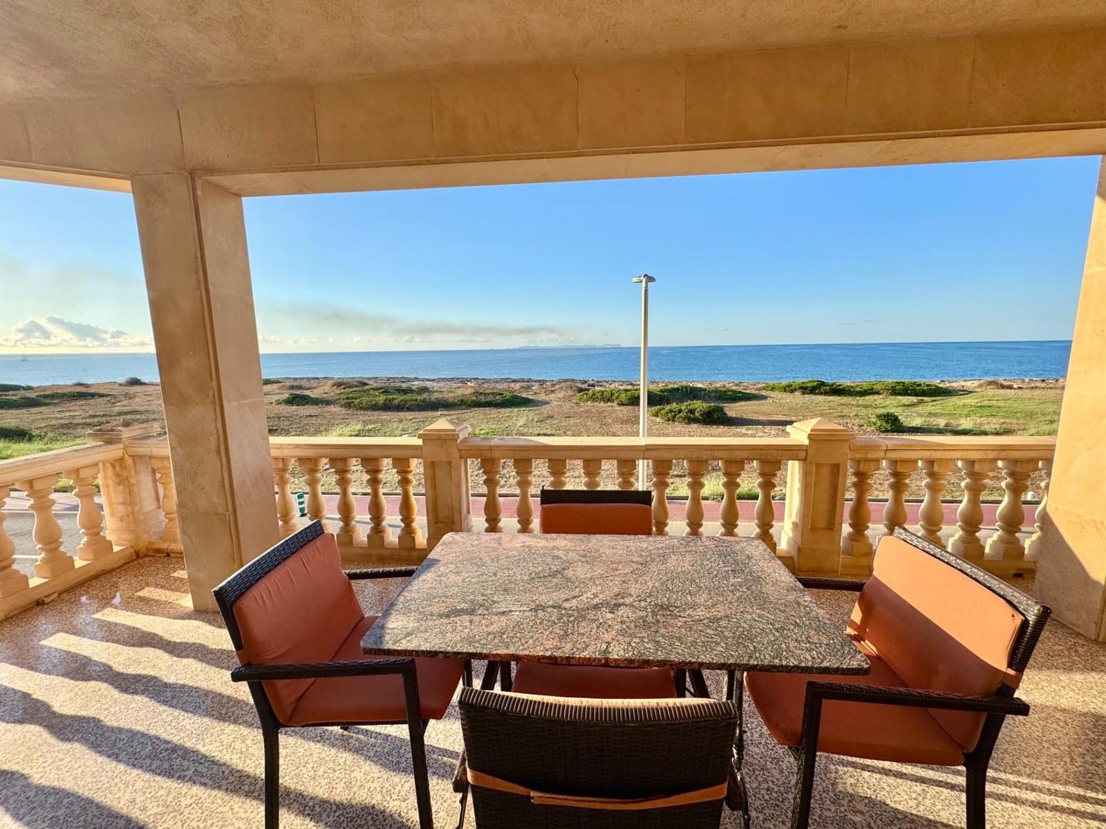 4 bedroom Flat for rent in Campos - € 1,800 (Ref: 9337976)