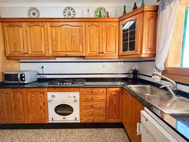 4 bedroom Flat for rent in Campos - € 1,800 (Ref: 9337976)