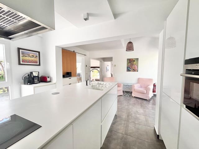 2 sypialnia Willa na sprzedaż w Llucmajor z basenem garażem - 850 000 € (Ref: 9347325)