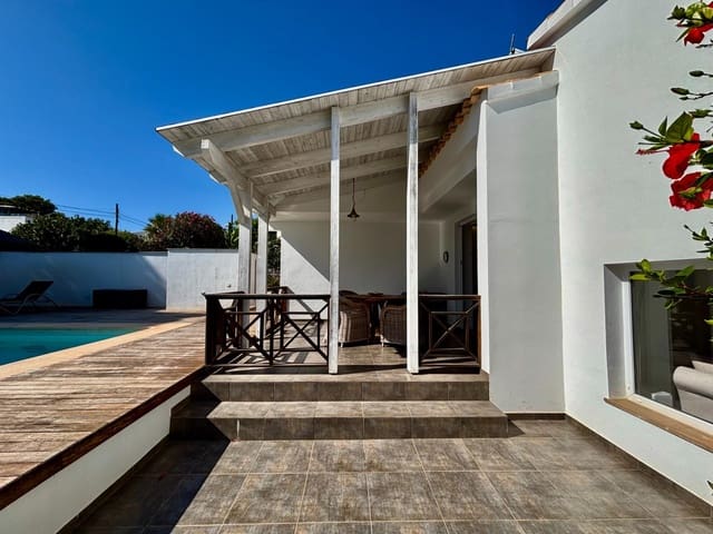 2 bedroom Villa for sale in Llucmajor with pool garage - € 850,000 (Ref: 9347325)