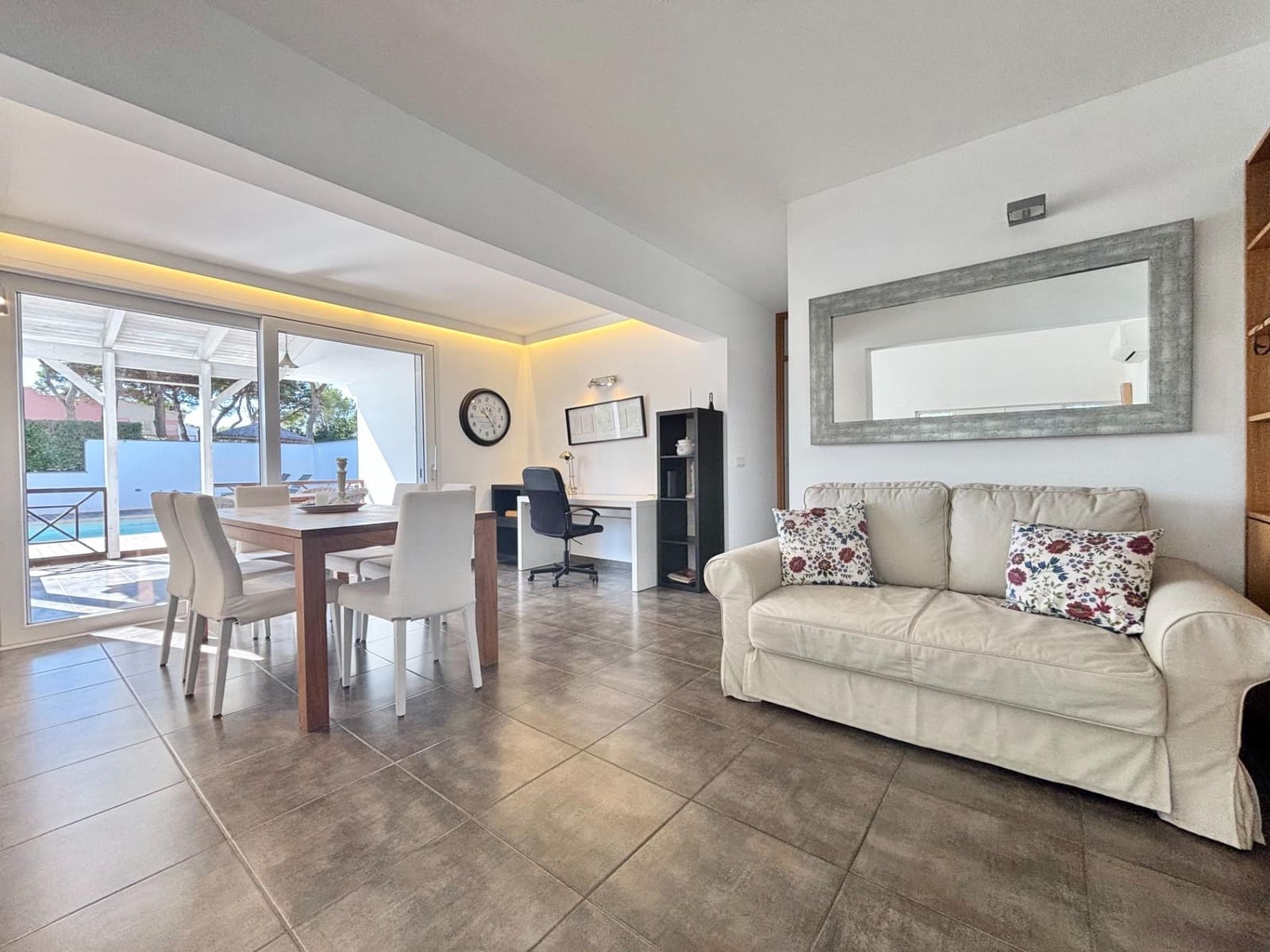 2 soverom Villa til salgs i Llucmajor med svømmebasseng garasje - € 850 000 (Ref: 9347325)