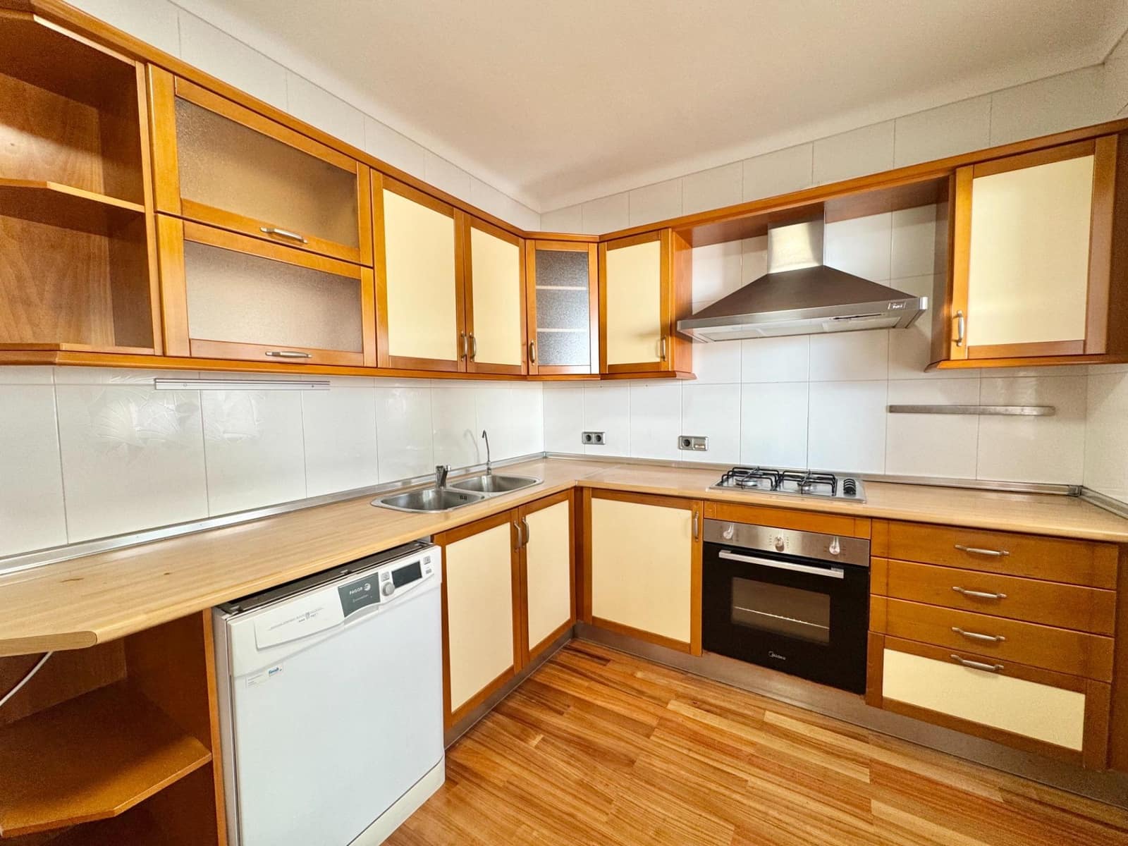 4 slaapkamer Rijtjeshuis te huur in Llucmajor met zwembad - € 2.000 (Ref: 9356747)