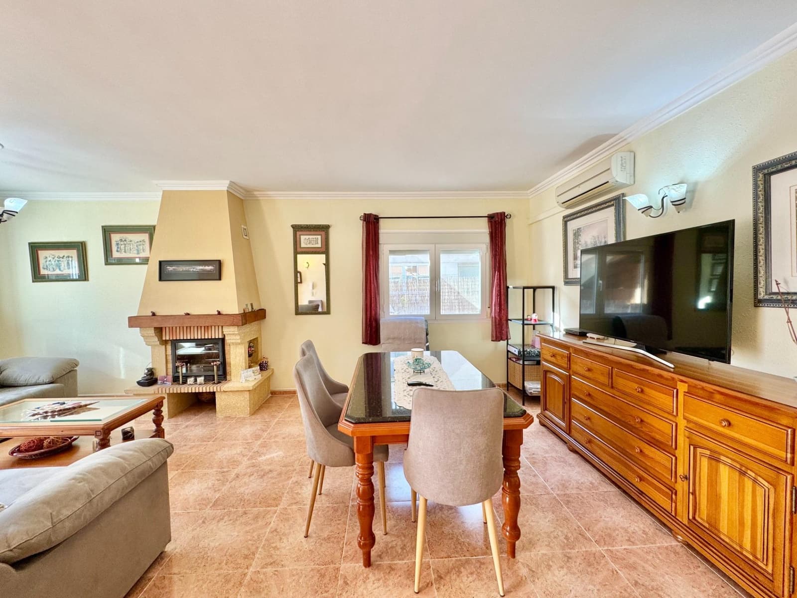 4 bedroom Townhouse for sale in Son Ferrer - € 749,000 (Ref: 9403379)