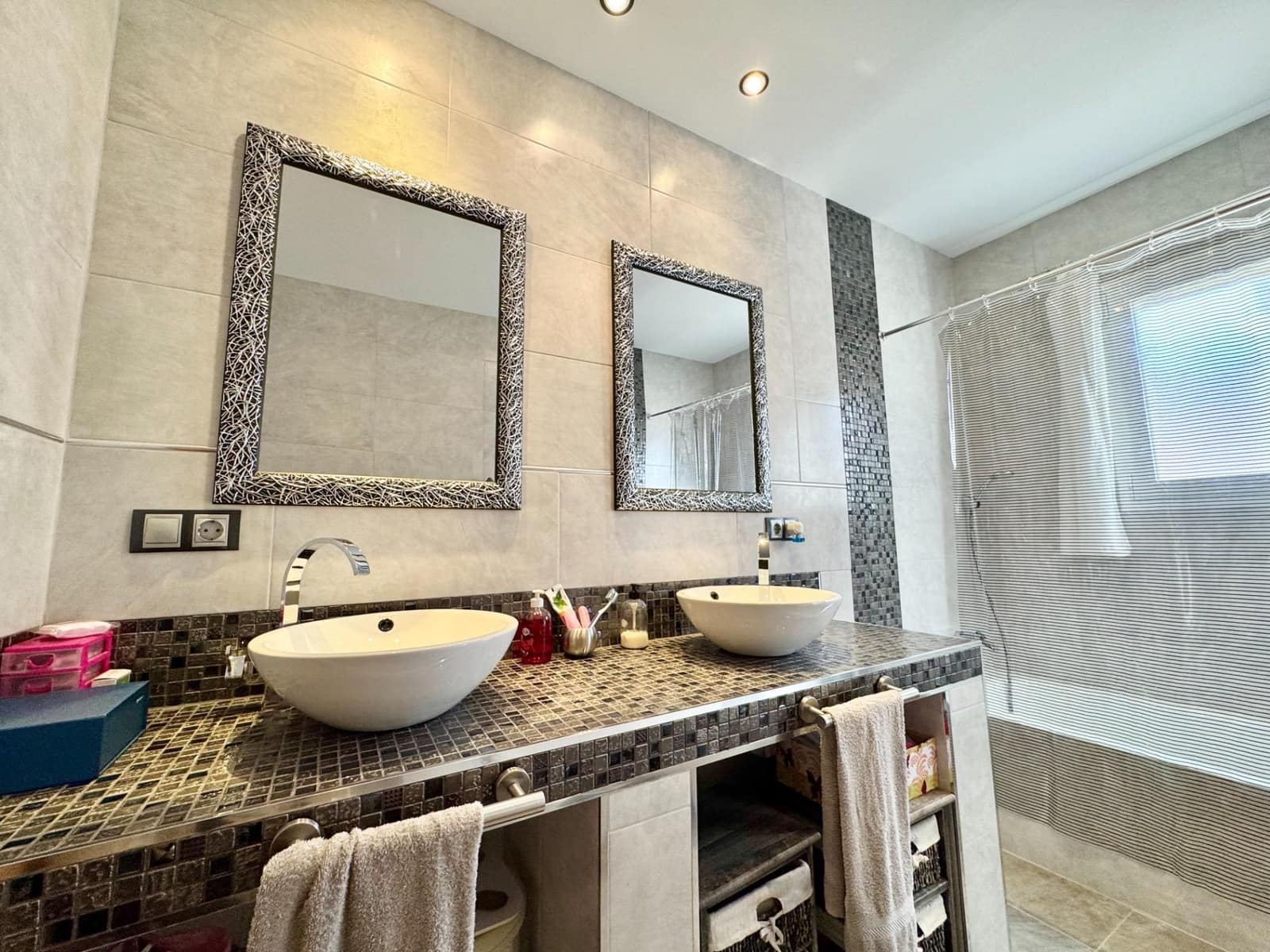 4 bedroom Townhouse for sale in Son Ferrer - € 749,000 (Ref: 9403379)