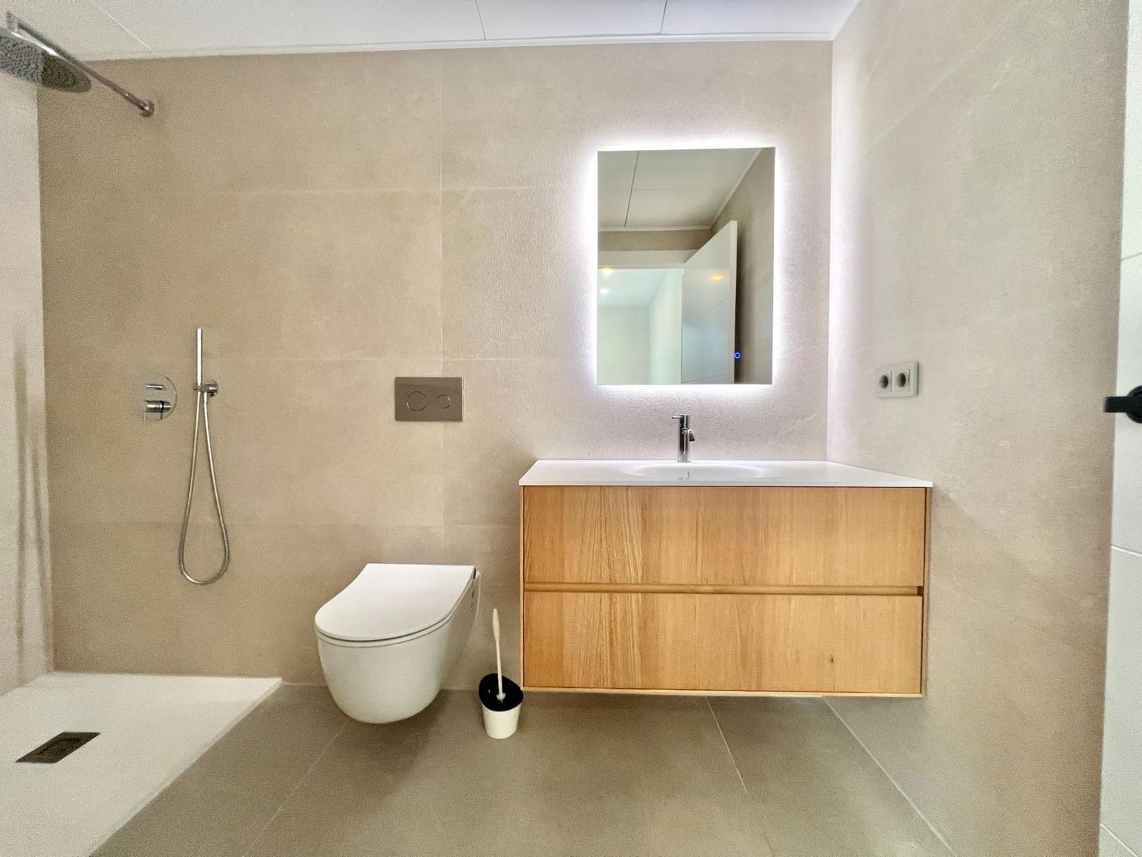 3 bedroom Flat for sale in Ses Salines - € 650,000 (Ref: 9449131)