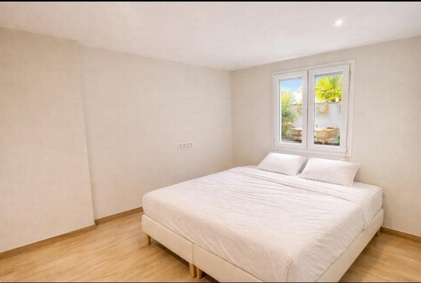 2 bedroom Apartment for rent in Palma de Mallorca - € 2,000 (Ref: 9481328)