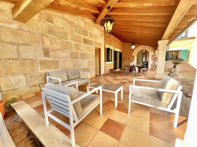 6 bedroom Finca/Country House for rent in Campos with pool garage - € 3,500 (Ref: 9502241)