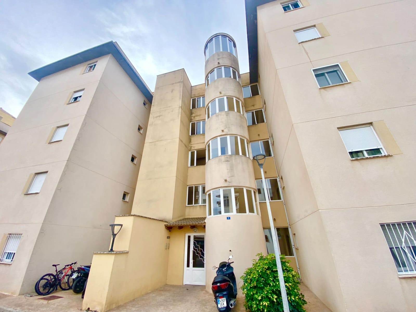 2 slaapkamer Flat te koop in Puerto de Alcudia met garage - € 285.000 (Ref: 9516076)