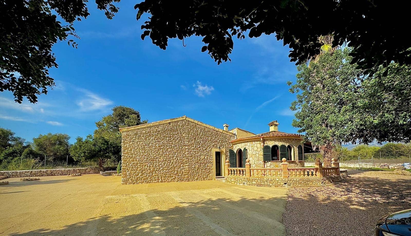 3 bedroom Finca/Country House for sale in Buger with garage - € 1,160,000 (Ref: 9518871)