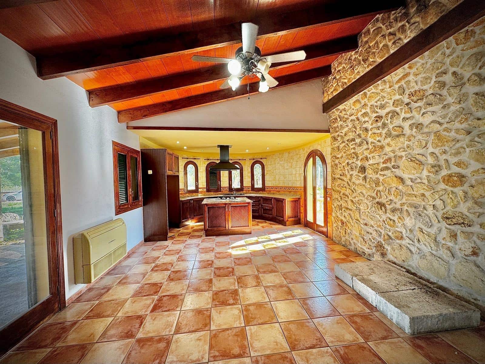 3 sypialnia Finka/Dom wiejski na sprzedaż w Buger z garażem - 980 000 € (Ref: 9518871)