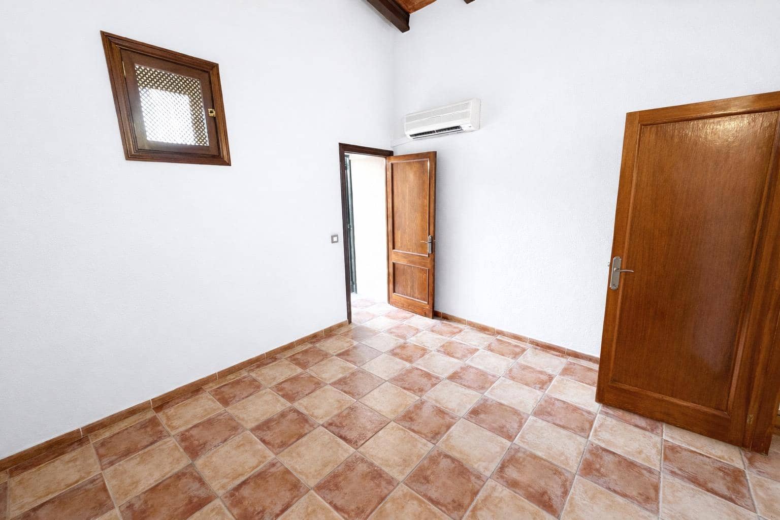 3 sypialnia Finka/Dom wiejski na sprzedaż w Buger z garażem - 980 000 € (Ref: 9518871)