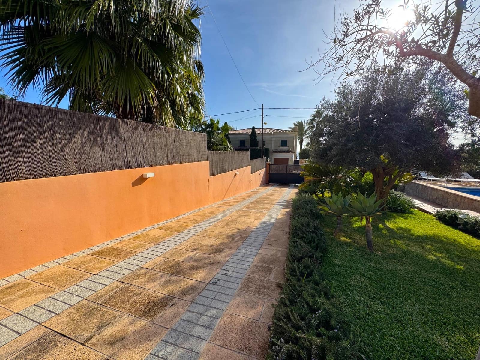 3 soverom Villa til leie i Llucmajor med svømmebasseng - € 3 000 (Ref: 9530486)