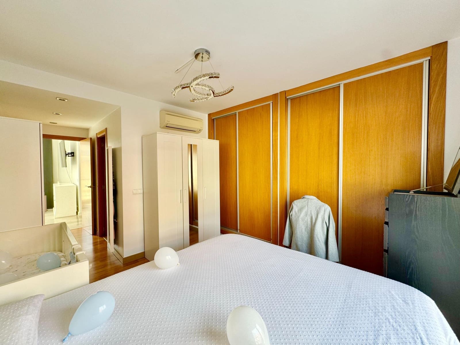 2 bedroom Flat for sale in Palma de Mallorca with garage - € 459,000 (Ref: 9555795)