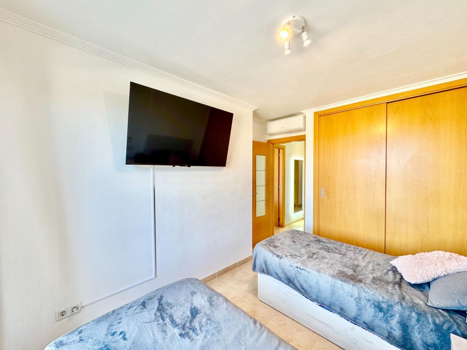 2 bedroom Flat for sale in Campos with garage - € 299,000 (Ref: 9596088)