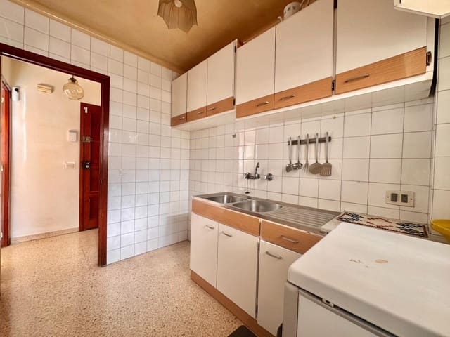 3 bedroom Flat for sale in Palma de Mallorca with garage - € 315,000 (Ref: 9627455)