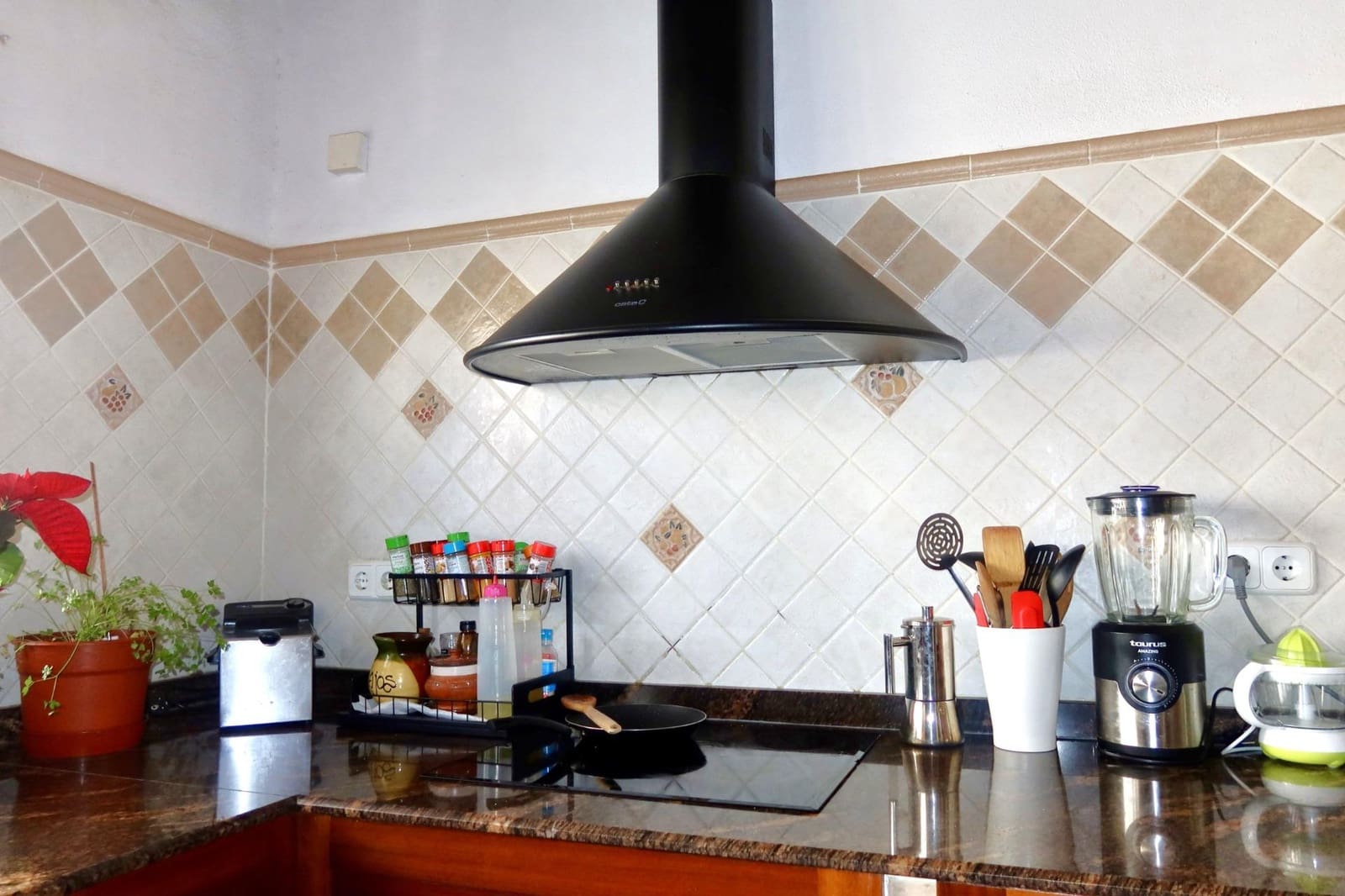 4 chambre Villa/Maison à vendre à Ses Salines avec garage - 1 350 000 € (Ref: 9650359)