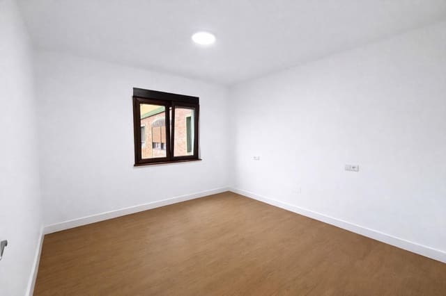 3 sypialnia Mieszkanie do wynajęcia w Langreo - 625 € (Ref: 9686380)