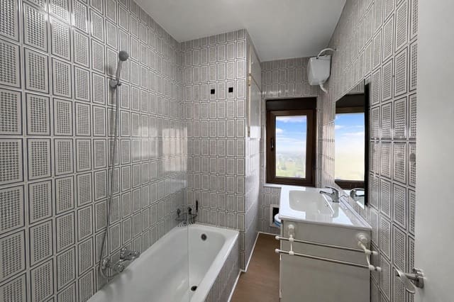 3 sypialnia Mieszkanie do wynajęcia w Langreo - 625 € (Ref: 9686380)