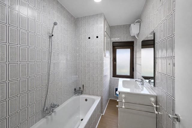 3 sypialnia Mieszkanie do wynajęcia w Langreo - 625 € (Ref: 9686380)