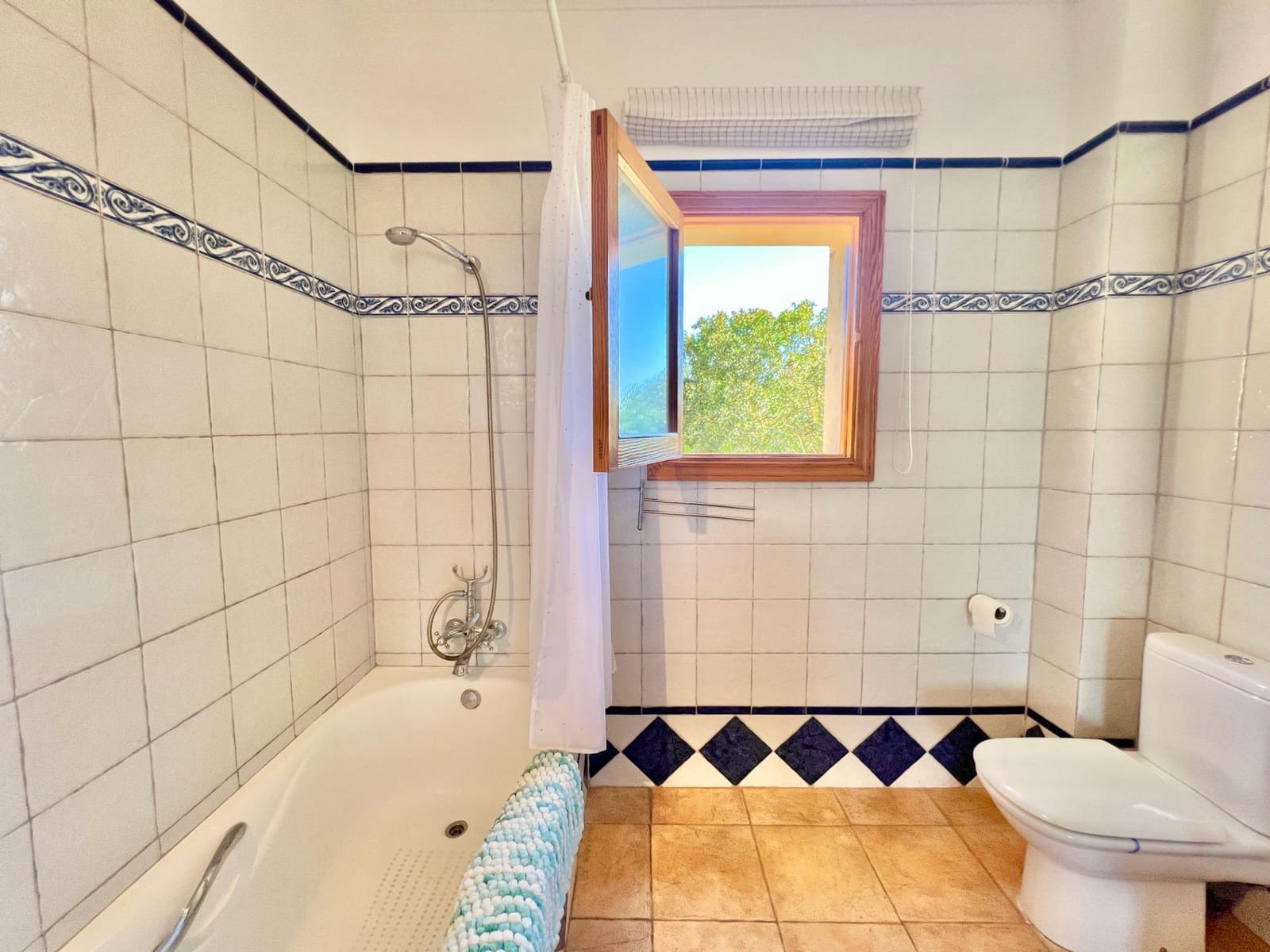 4 bedroom Finca/Country House for rent in Campos with pool garage - € 3,000 (Ref: 9690567)