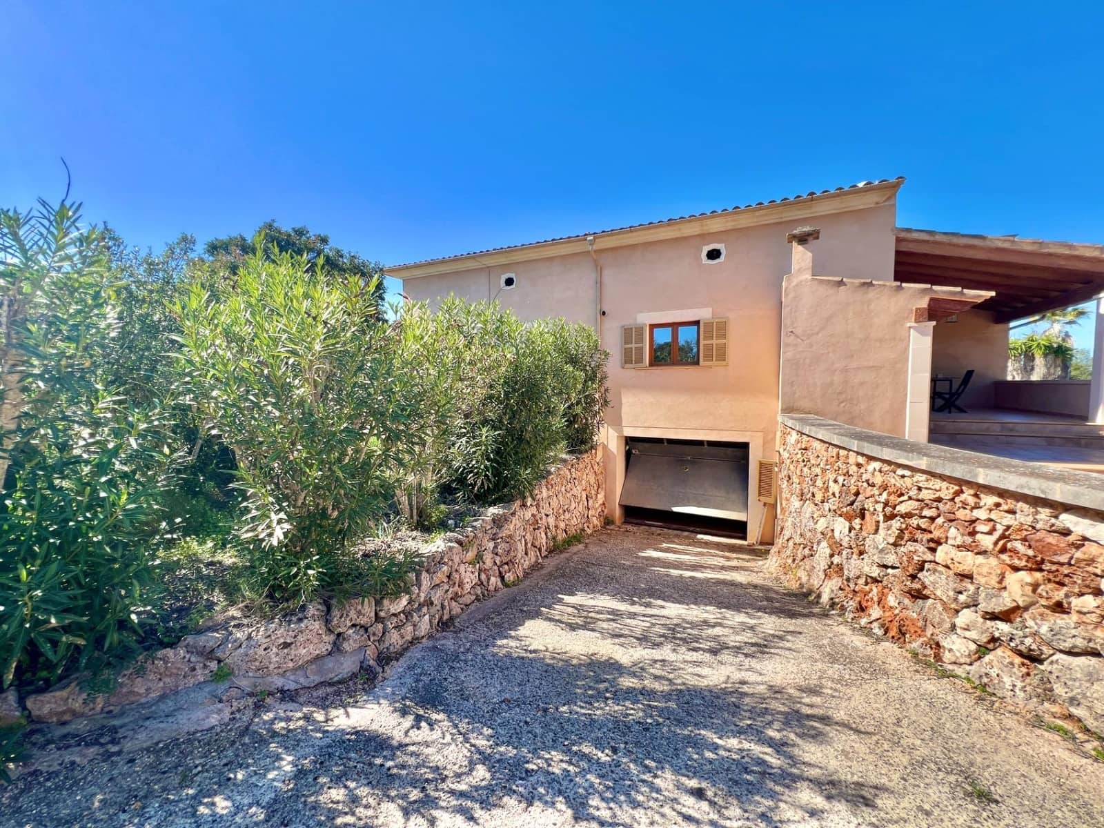 4 bedroom Finca/Country House for rent in Campos with pool garage - € 3,000 (Ref: 9690567)