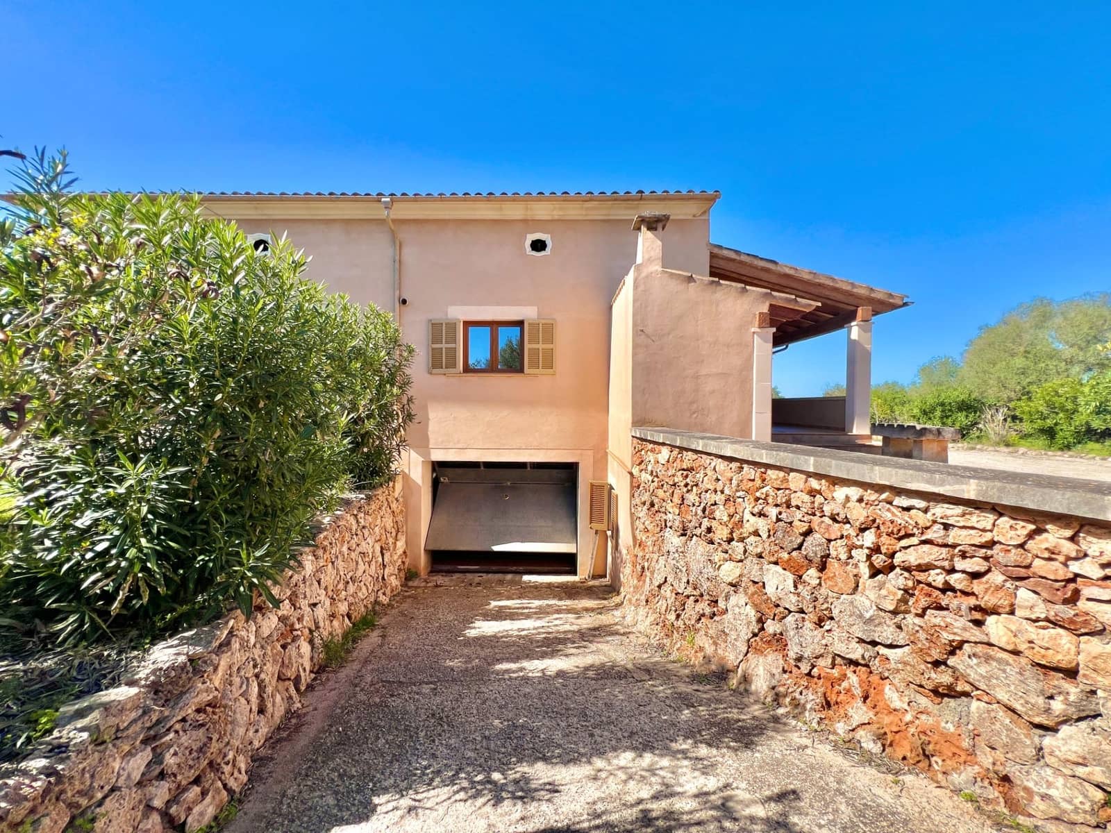 4 bedroom Finca/Country House for rent in Campos with pool garage - € 3,000 (Ref: 9690567)