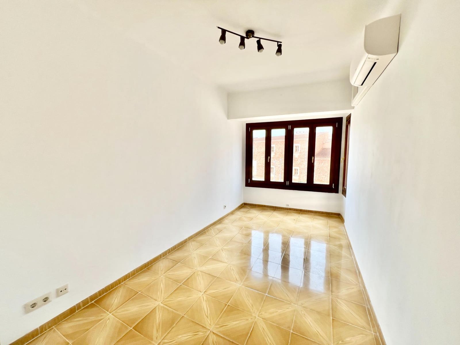 3 bedroom Flat for rent in Campos - € 1,200 (Ref: 9695296)