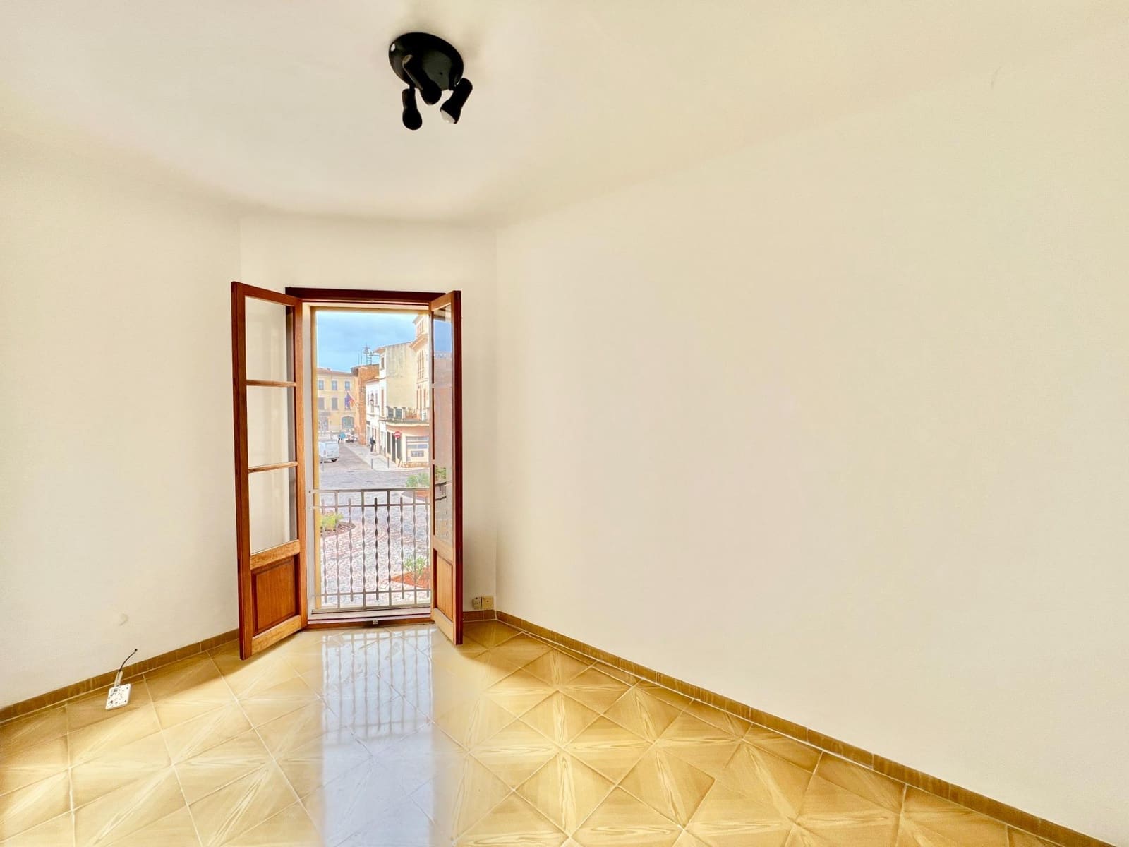 3 bedroom Flat for rent in Campos - € 1,200 (Ref: 9695296)