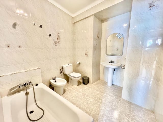 Piso de 3 habitaciones en Campos en alquiler - 1.200 € (Ref: 9695296)