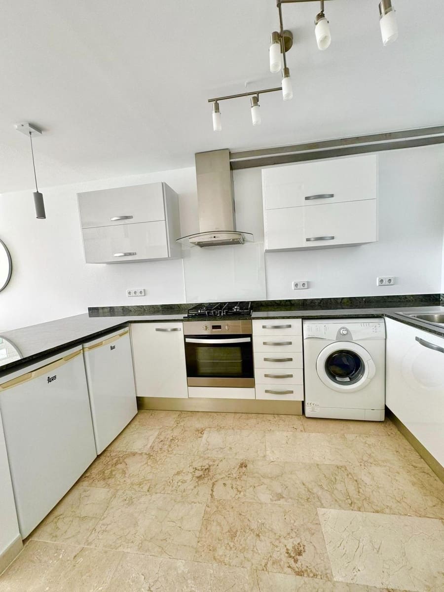 2 quarto Apartamento para arrendar em El Toro / Port Adriano - 2 000 € (Ref: 9711936)