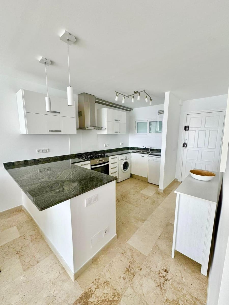 2 quarto Apartamento para arrendar em El Toro / Port Adriano - 2 000 € (Ref: 9711936)