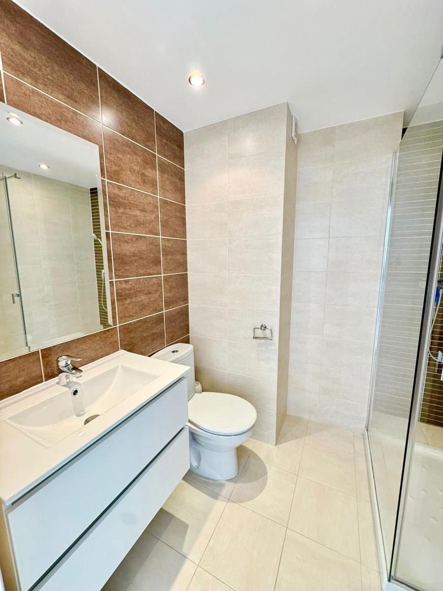 2 quarto Apartamento para arrendar em El Toro / Port Adriano - 2 000 € (Ref: 9711936)