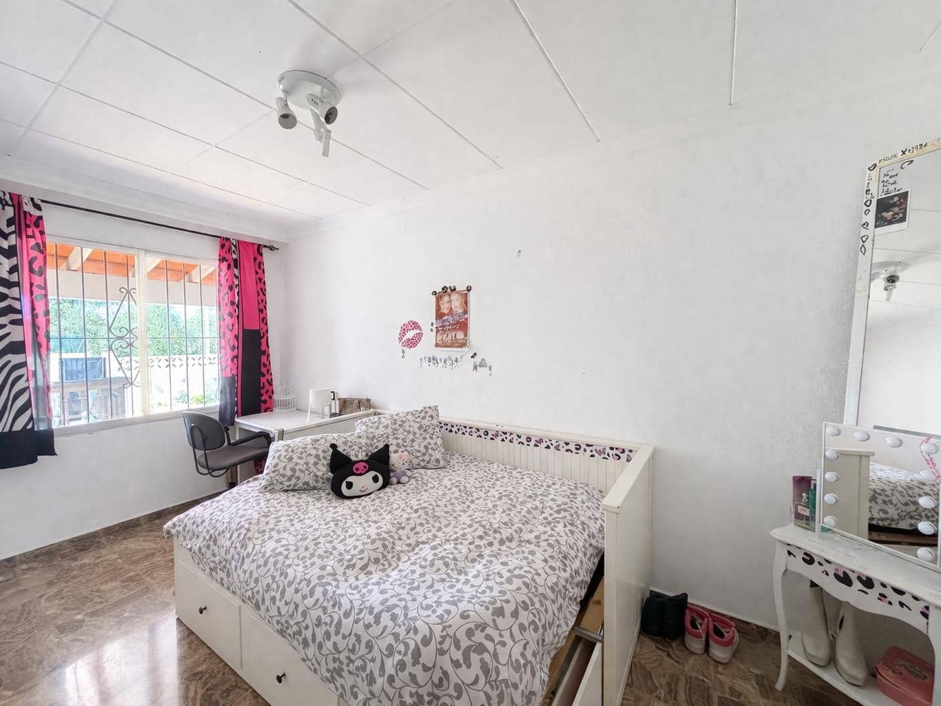 9 makuuhuone Huvila myytävänä paikassa Les Palmeres mukana uima-altaan 
autotalli - 895 000 € (Ref: 9744127)